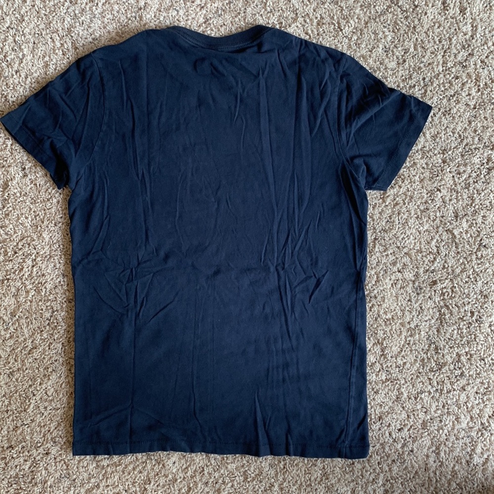 Hollister Brand T Shirt - Picture 3 of 6